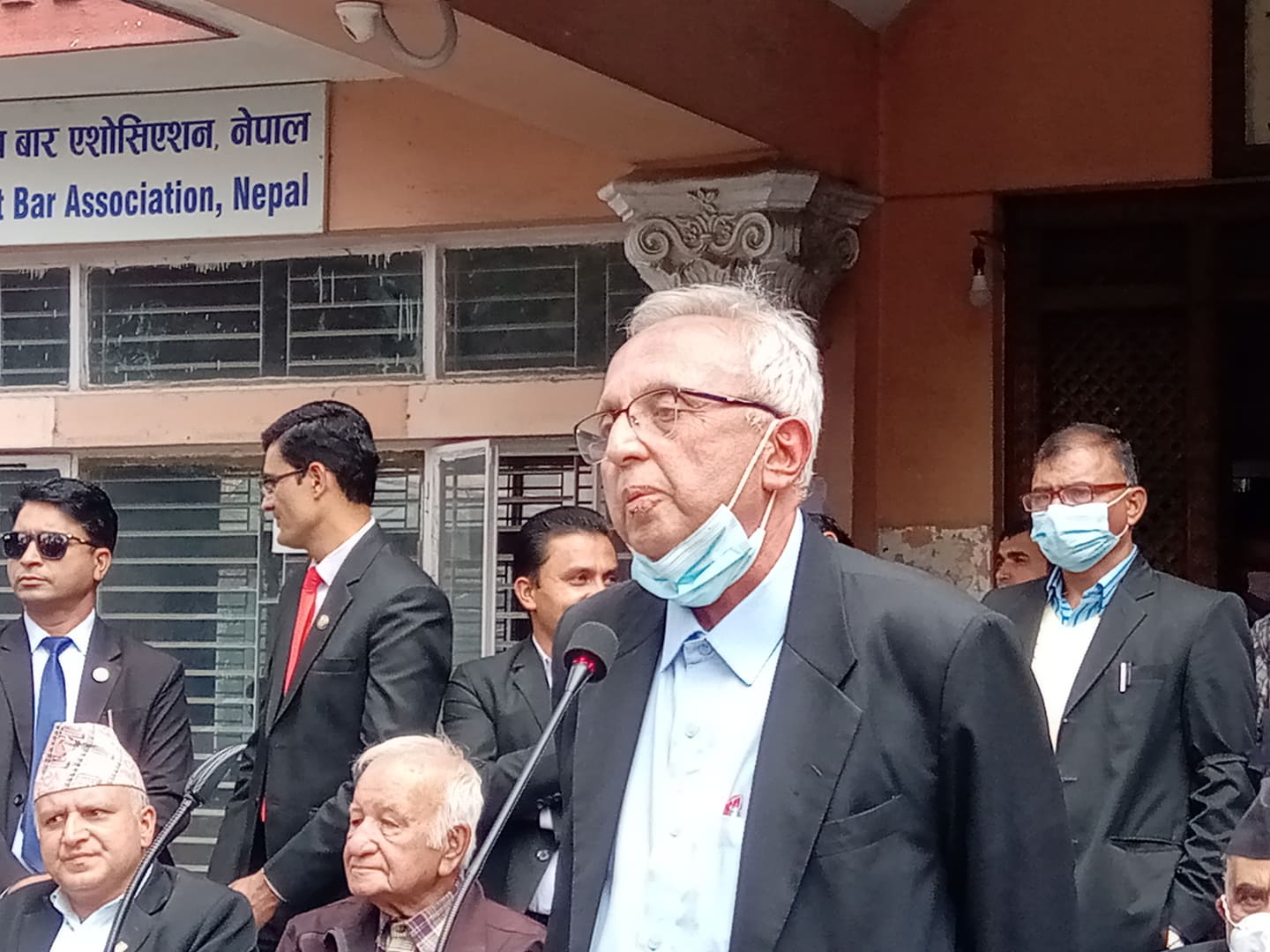 वरिष्ठ अधिवक्ता हरिहर दाहाल भन्छन्- प्रधानन्यायाधीशको सम्मानजनक बहिर्गमन भनेकै राजीनामा हो